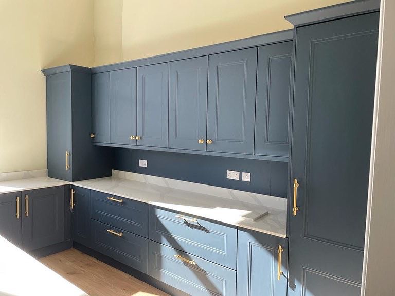 Blue shaker kitchen with brass hardware fitted by Glasgow kitchen fitters